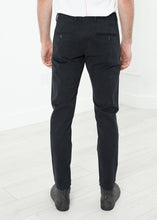 Carica l&#39;immagine nel visualizzatore di Gallery, Men&#39;s Chino in Black