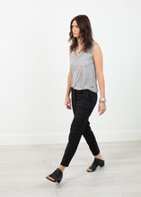 Carica l&#39;immagine nel visualizzatore di Gallery, Stretch Fitted Pant in Black
