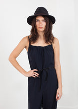 Carica l&#39;immagine nel visualizzatore di Gallery, Sleeveless Jumpsuit in Navy