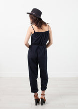Carica l&#39;immagine nel visualizzatore di Gallery, Sleeveless Jumpsuit in Navy