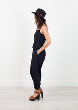 Carica l&#39;immagine nel visualizzatore di Gallery, Sleeveless Jumpsuit in Navy