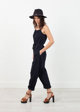 Carica l&#39;immagine nel visualizzatore di Gallery, Sleeveless Jumpsuit in Navy