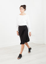 Carica l'immagine nel visualizzatore di Gallery, Wrap Snap Skirt in Black