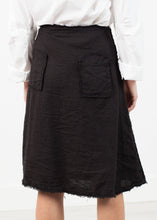Carica l'immagine nel visualizzatore di Gallery, Wrap Snap Skirt in Black