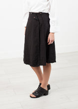 Carica l'immagine nel visualizzatore di Gallery, Wrap Snap Skirt in Black