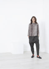 Carica l&#39;immagine nel visualizzatore di Gallery, Madame L Blouse in Leopard