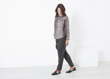 Carica l&#39;immagine nel visualizzatore di Gallery, Madame L Blouse in Leopard
