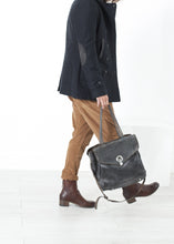 Carica l'immagine nel visualizzatore di Gallery, Zola Coat in Black