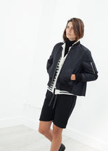 Carica l&#39;immagine nel visualizzatore di Gallery, Swing Bomber in Black