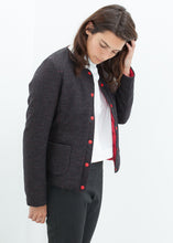 Carica l&#39;immagine nel visualizzatore di Gallery, Camelia Reversible Jacket in Black/Red