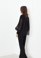 Carica l&#39;immagine nel visualizzatore di Gallery, Poet Silk Sweater in Black