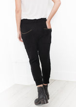 Carica l&#39;immagine nel visualizzatore di Gallery, Highsoft Cropped Sweat in Black
