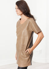 Carica l&#39;immagine nel visualizzatore di Gallery, Leather Front Tunic