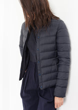 Carica l&#39;immagine nel visualizzatore di Gallery, Camelia Reversible Jacket in Navy/Blue