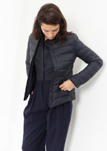 Carica l&#39;immagine nel visualizzatore di Gallery, Camelia Reversible Jacket in Navy/Blue