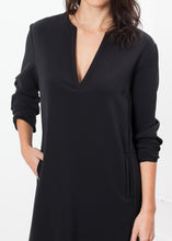 Carica l&#39;immagine nel visualizzatore di Gallery, A-Line Pocket Shift in Black