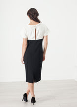 Carica l&#39;immagine nel visualizzatore di Gallery, Pearl Fastened Dress in Cream/Black