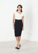 Carica l&#39;immagine nel visualizzatore di Gallery, Asymmetric Dress in Cream/Black
