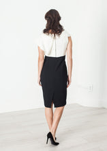 Carica l&#39;immagine nel visualizzatore di Gallery, Asymmetric Dress in Cream/Black