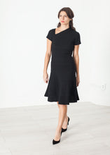 Carica l&#39;immagine nel visualizzatore di Gallery, Lined Silhouette Dress in Black