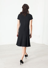 Carica l&#39;immagine nel visualizzatore di Gallery, Lined Silhouette Dress in Black