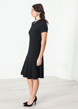 Carica l&#39;immagine nel visualizzatore di Gallery, Lined Silhouette Dress in Black