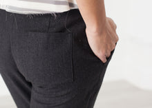 Carica l&#39;immagine nel visualizzatore di Gallery, Eda Pants in Black