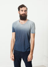 Carica l&#39;immagine nel visualizzatore di Gallery, Overprint T-Shirt in Navy