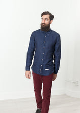 Carica l&#39;immagine nel visualizzatore di Gallery, Button Up Shirt in Navy