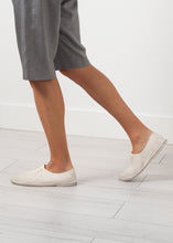 Carica l&#39;immagine nel visualizzatore di Gallery, Diamond Slip-On in White