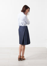 Carica l&#39;immagine nel visualizzatore di Gallery, Side Pleat Skirt