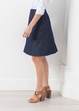 Carica l&#39;immagine nel visualizzatore di Gallery, Side Pleat Skirt