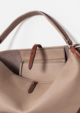 Carica l&#39;immagine nel visualizzatore di Gallery, Pretty Grooming Bag