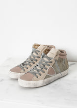 Carica l&#39;immagine nel visualizzatore di Gallery, Sequin High Top Sneaker