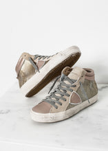 Carica l&#39;immagine nel visualizzatore di Gallery, Sequin High Top Sneaker