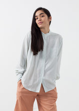 Carica l&#39;immagine nel visualizzatore di Gallery, Classic Button Down