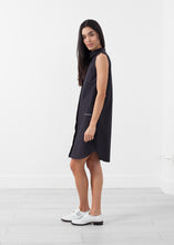 Carica l&#39;immagine nel visualizzatore di Gallery, Sleeveless Hidden Pocket Dress