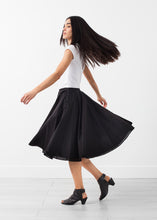 Carica l&#39;immagine nel visualizzatore di Gallery, Releve Skirt