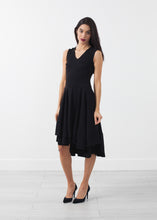 Carica l&#39;immagine nel visualizzatore di Gallery, V-Neck Dress