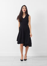 Carica l&#39;immagine nel visualizzatore di Gallery, V-Neck Dress
