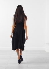 Carica l&#39;immagine nel visualizzatore di Gallery, V-Neck Dress