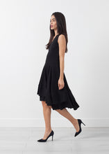 Carica l&#39;immagine nel visualizzatore di Gallery, V-Neck Dress