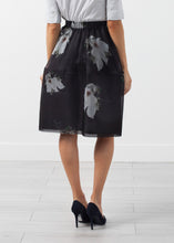 Carica l&#39;immagine nel visualizzatore di Gallery, Short Silk Skirt