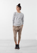 Carica l&#39;immagine nel visualizzatore di Gallery, Striped Pullover