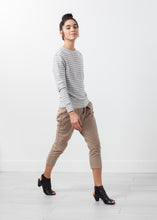Carica l&#39;immagine nel visualizzatore di Gallery, Striped Pullover
