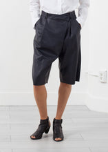 Carica l&#39;immagine nel visualizzatore di Gallery, Feather Weight Short