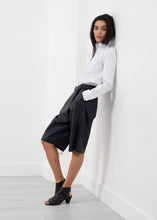 Carica l&#39;immagine nel visualizzatore di Gallery, Feather Weight Short