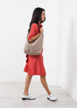 Carica l&#39;immagine nel visualizzatore di Gallery, Pretty Grooming Bag