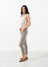 Carica l&#39;immagine nel visualizzatore di Gallery, Belted Jeans