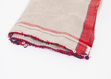 Carica l&#39;immagine nel visualizzatore di Gallery, Fringed Textile